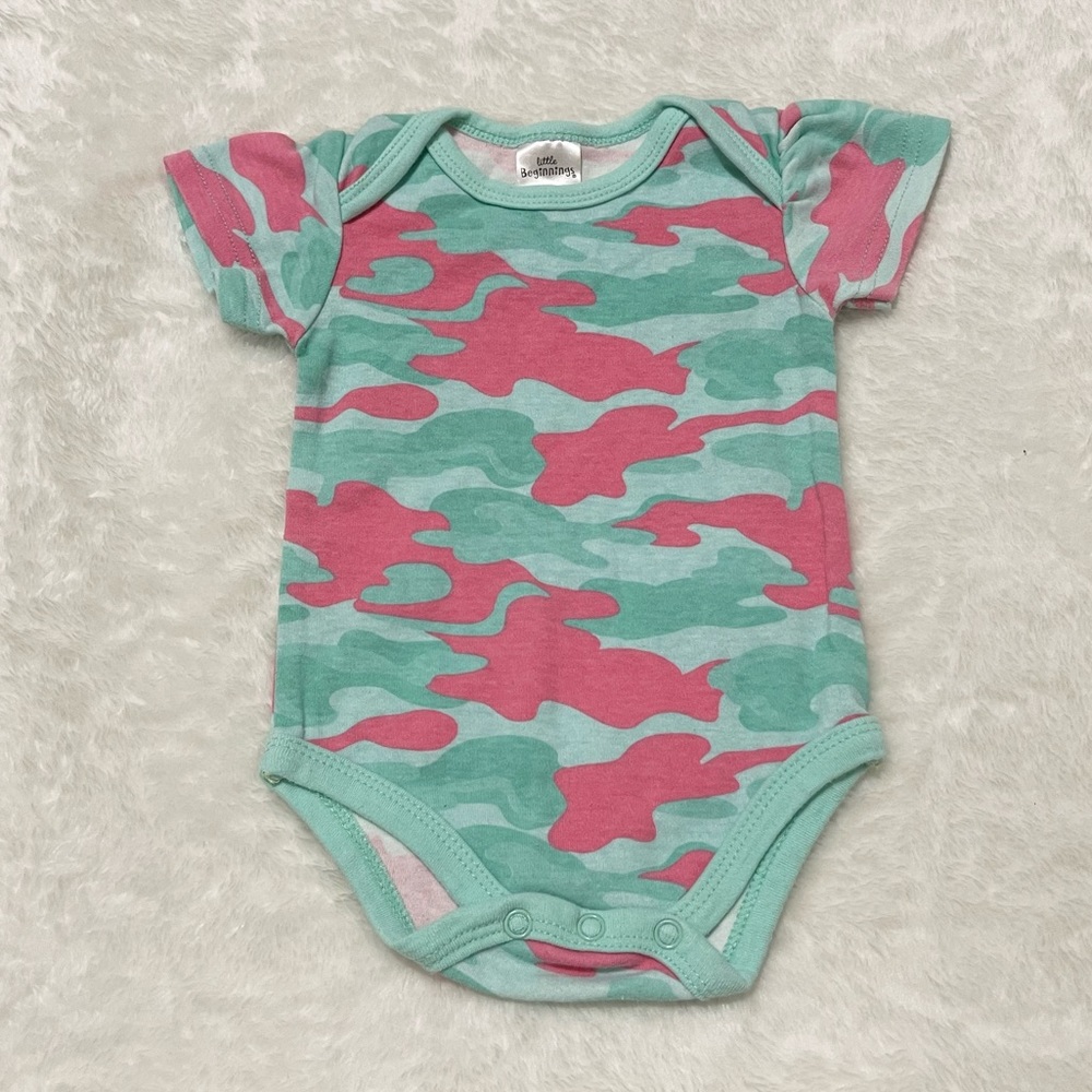 🎀 3-6 months baby girl bodysuit onesies camo print 🎀 with free matching pants
